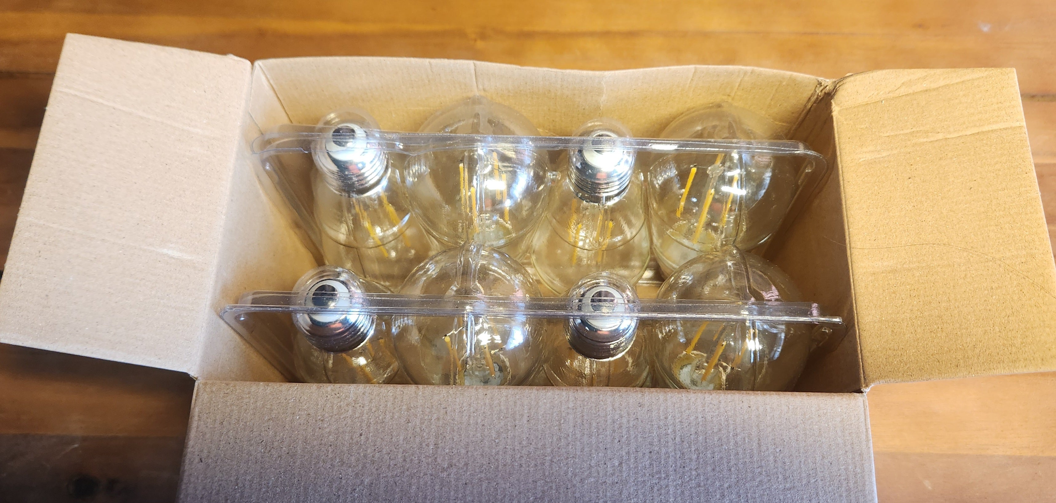 8 pk 60w replacement Light Bulbs 6w LED 700 Lumens E26