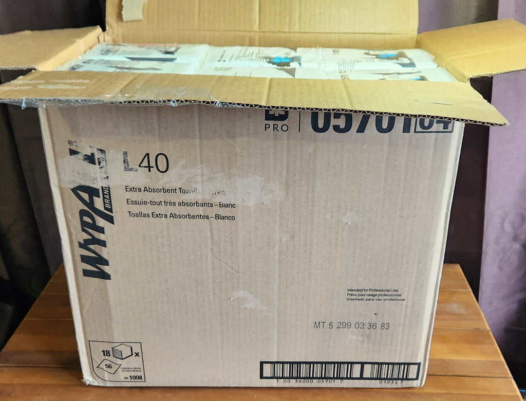 Wypall PowerClean L40 Cloths Extra Absorbent, Quarterfold, Bulk Paper Wipers, White (18 Packs of 56 Sheets, 1,008 Sheet Total)