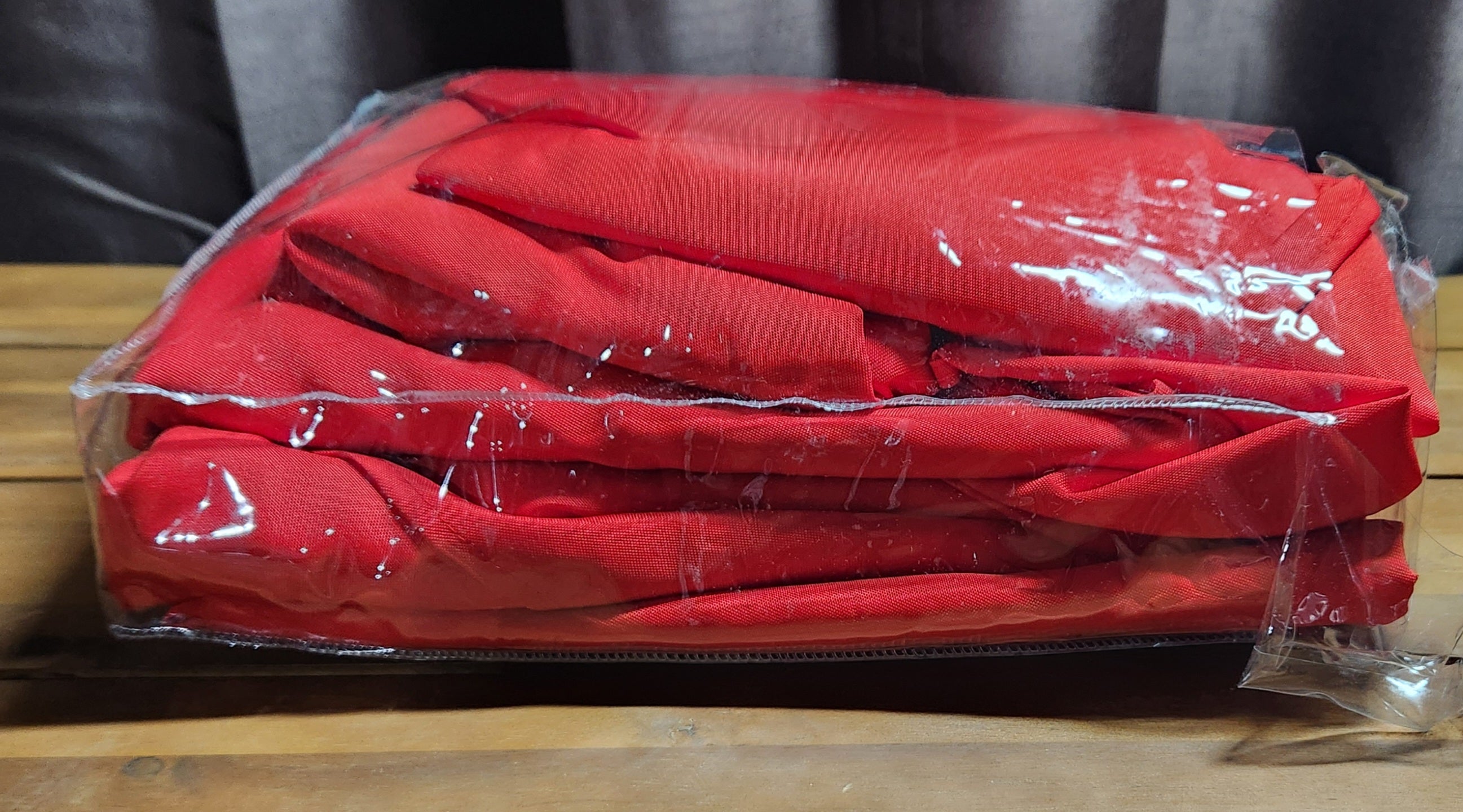 6 Pack Red Round Tablecloths 70 Inch for 30“-48” Tables