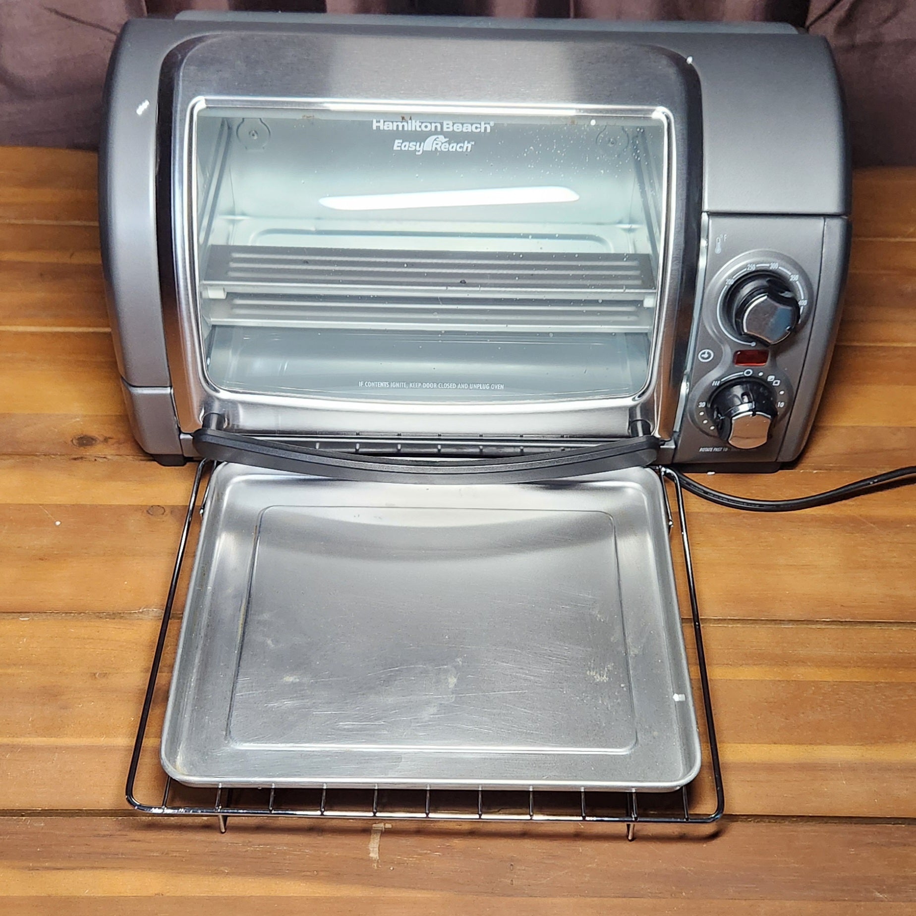 Hamilton Beach Easy Reach 4-Slice Countertop Toaster Oven With Roll-Top Door