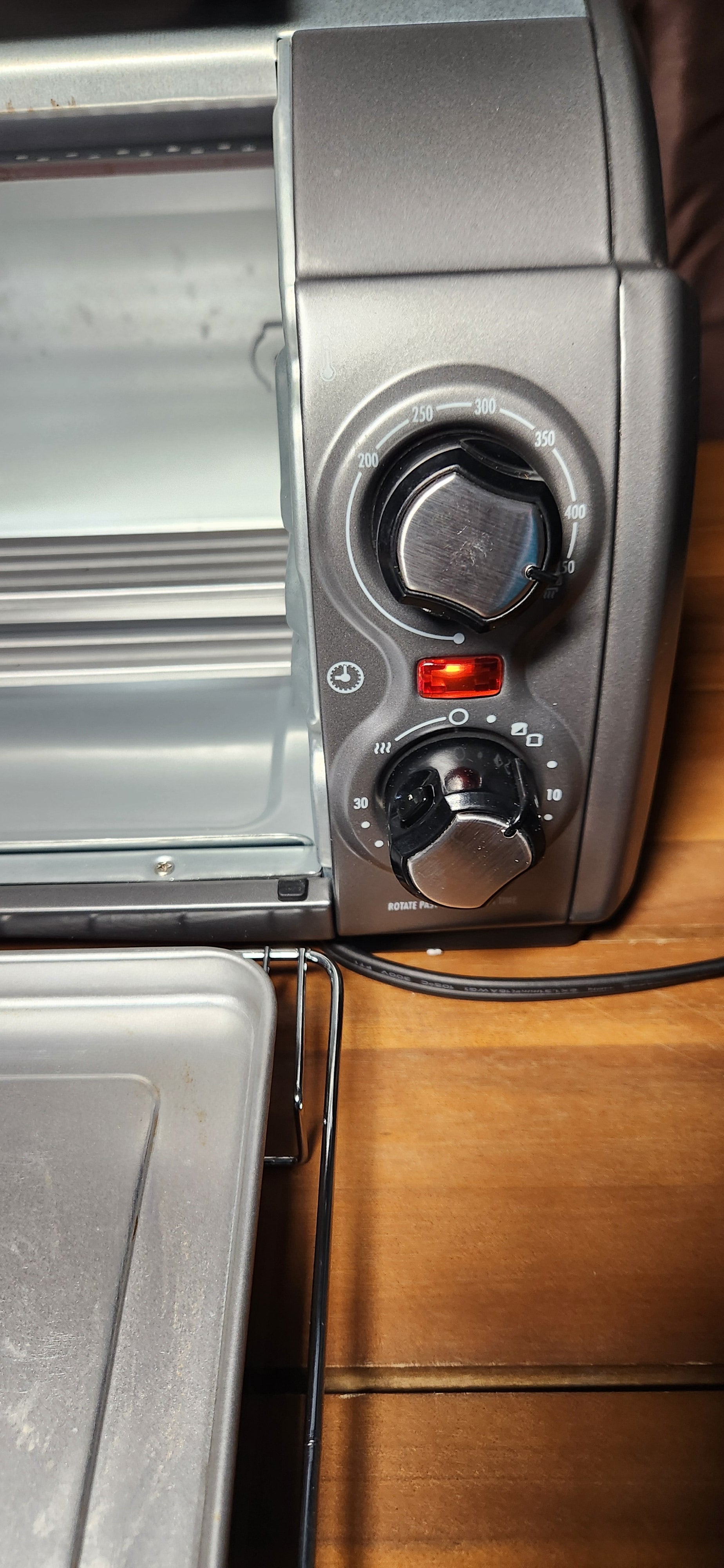 Hamilton Beach Easy Reach 4-Slice Countertop Toaster Oven With Roll-Top Door