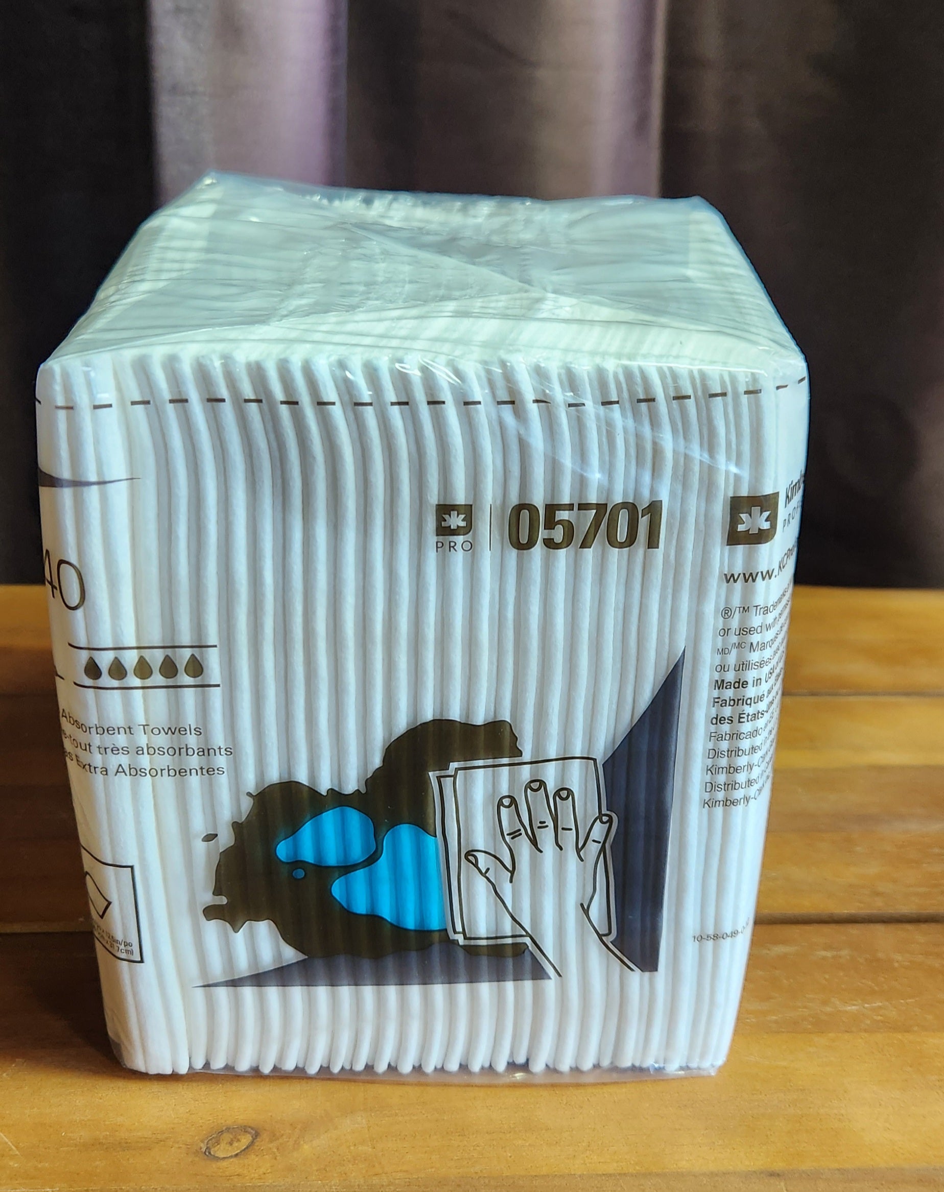 Wypall PowerClean L40 Cloths Extra Absorbent, Quarterfold, Bulk Paper Wipers, White (18 Packs of 56 Sheets, 1,008 Sheet Total)