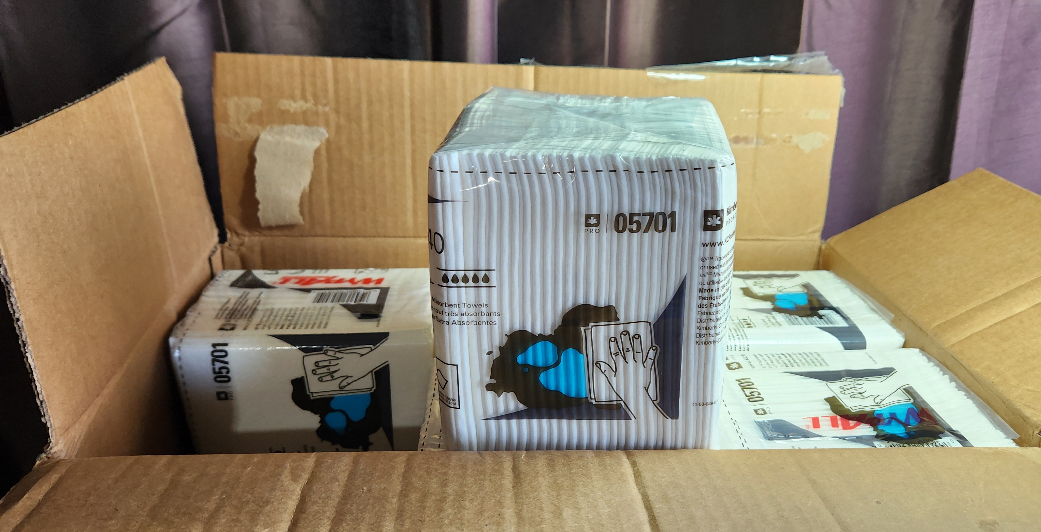 Wypall PowerClean L40 Cloths Extra Absorbent, Quarterfold, Bulk Paper Wipers, White (18 Packs of 56 Sheets, 1,008 Sheet Total)