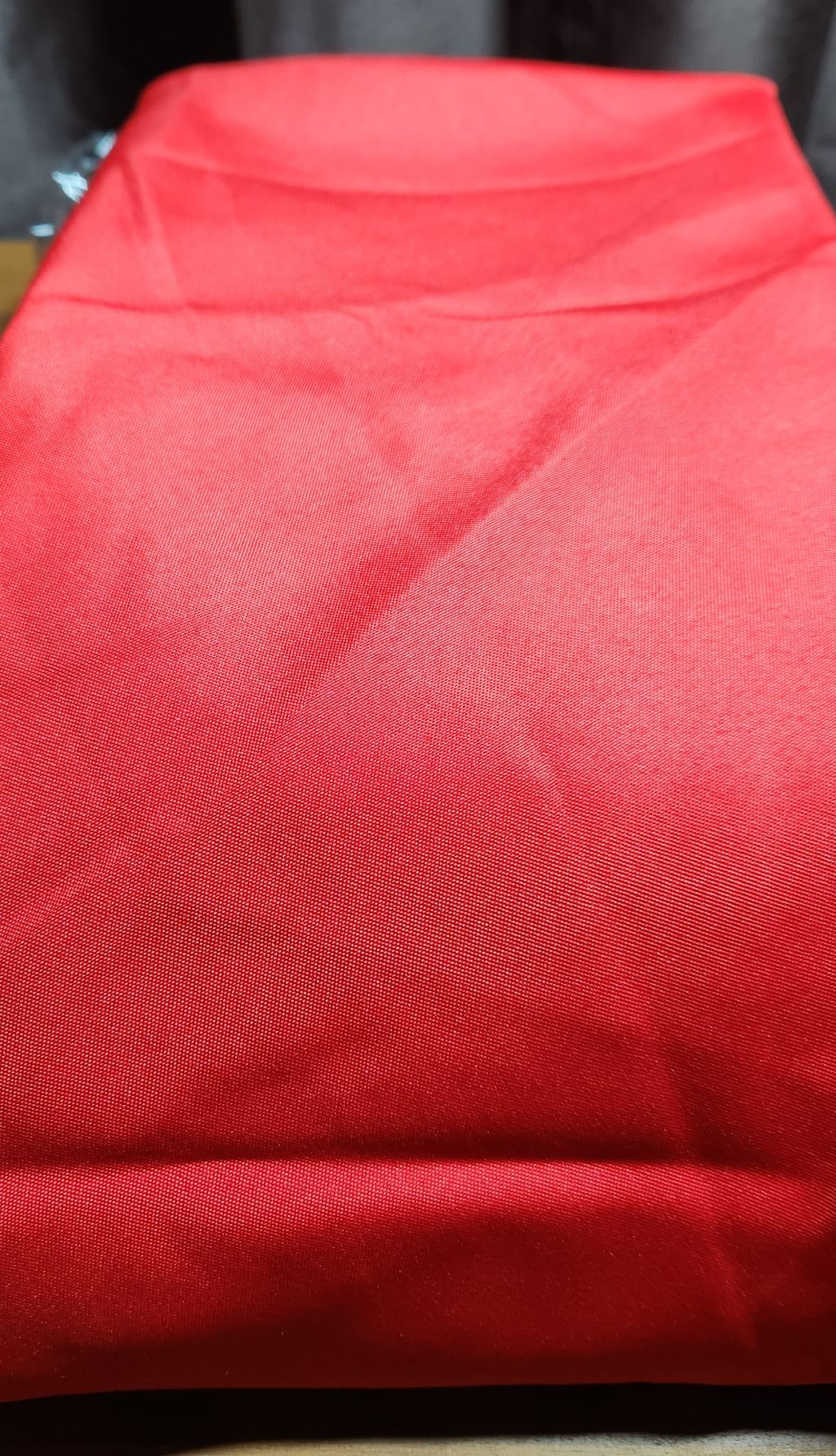 6 Pack Red Round Tablecloths 70 Inch for 30“-48” Tables