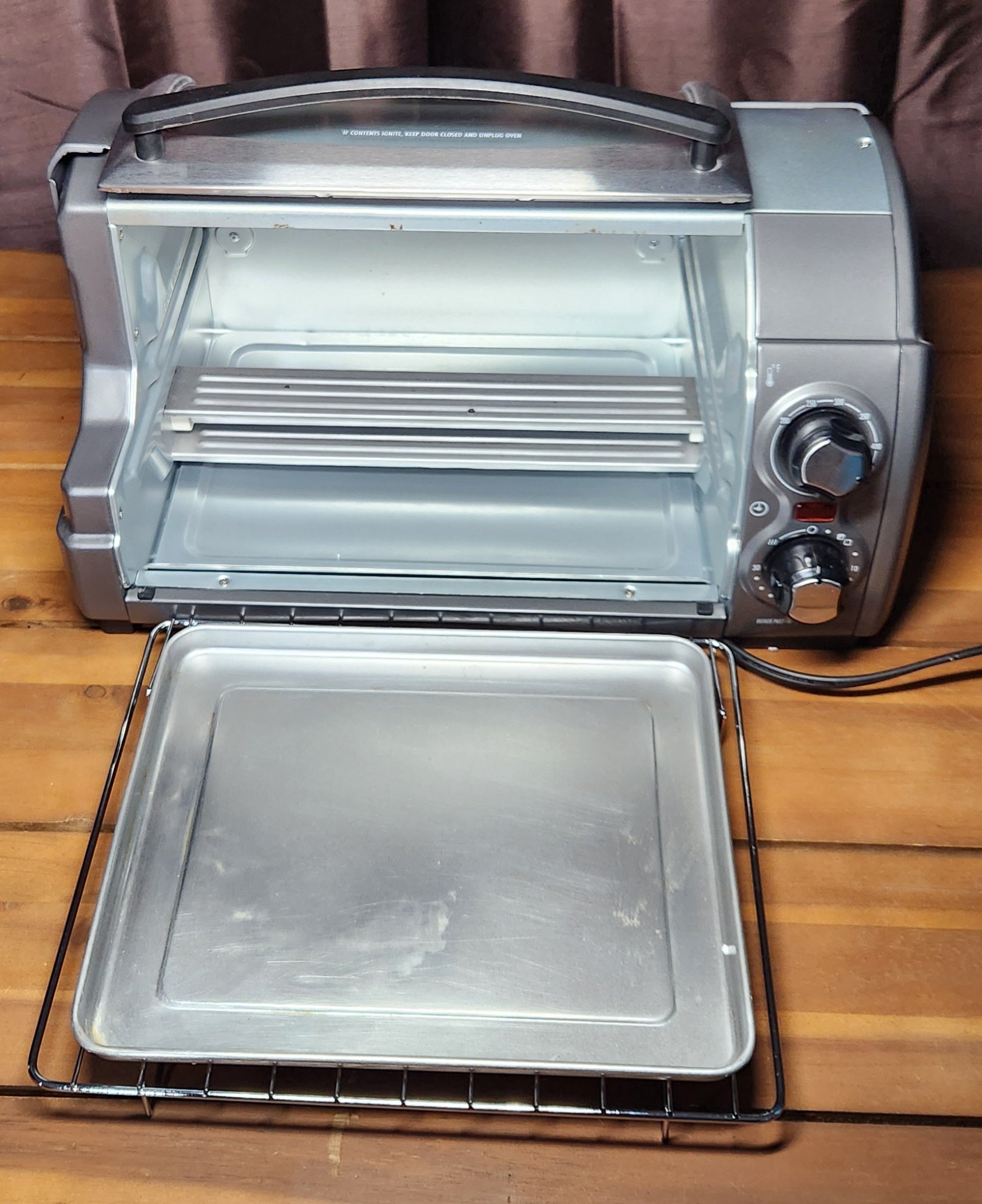 Hamilton Beach Easy Reach 4-Slice Countertop Toaster Oven With Roll-Top Door