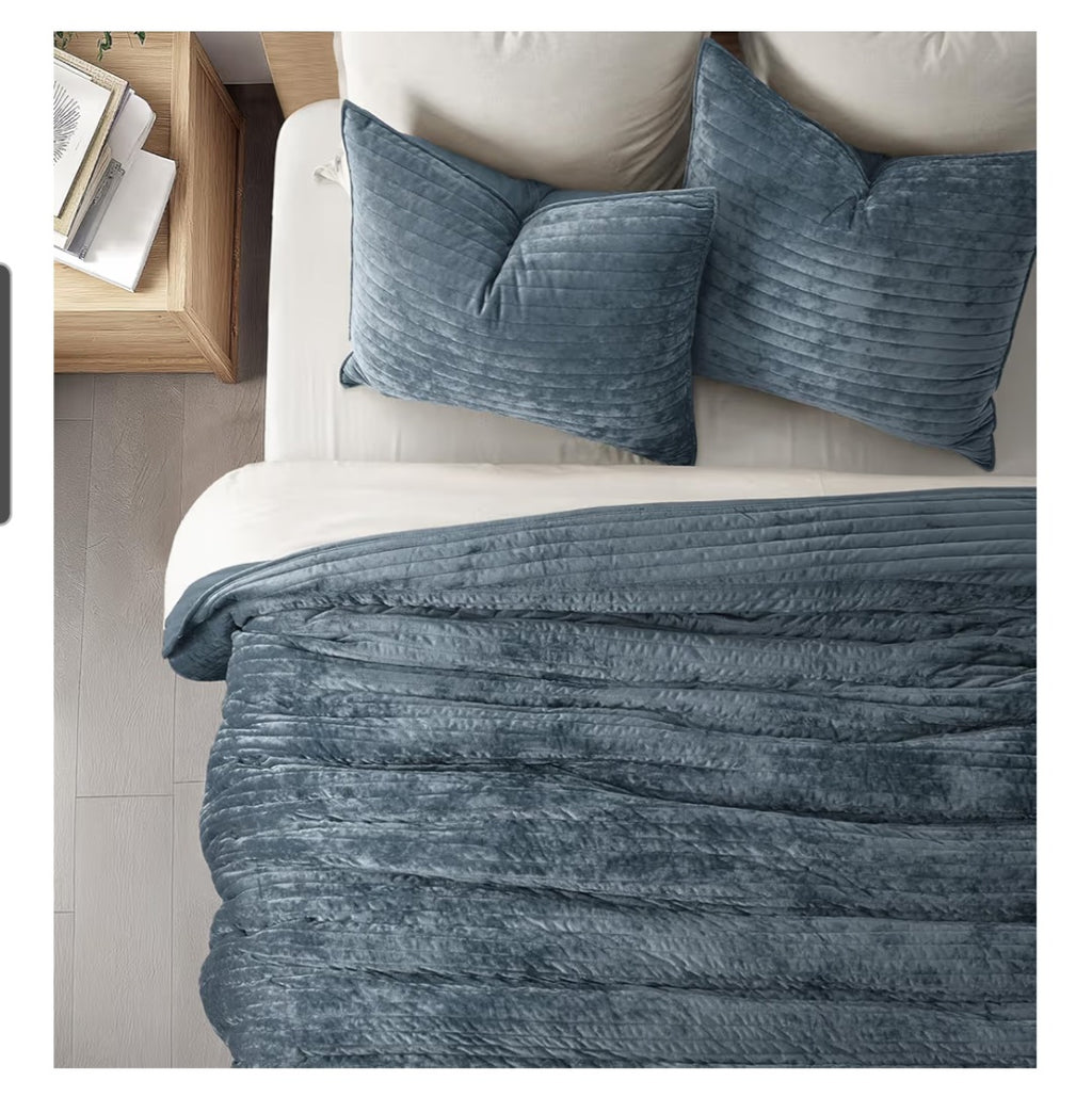 Velvet Quilt Set King Size with 2 Shams