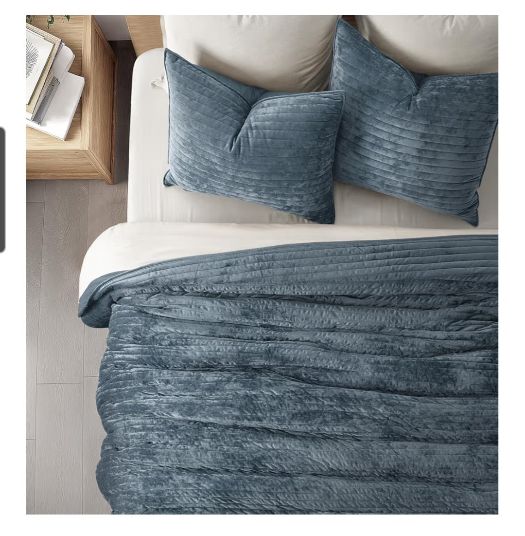 Velvet Quilt Set King Size with 2 Shams