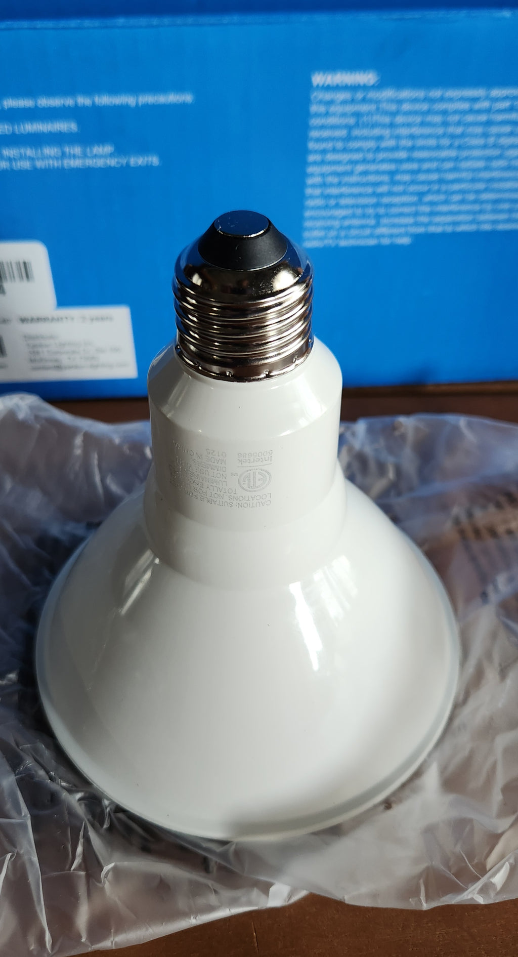 Energetic PAR38 LED Flood Outdoor Light Bulb, 5000K Daylight, 90 Watt Equivalent 6 pack